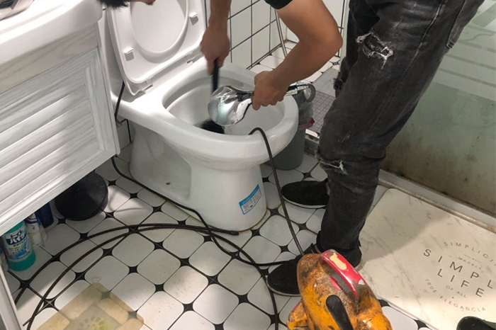 海珠马桶堵塞自己疏通还是找师傅？专业上门服务让你省时更省心